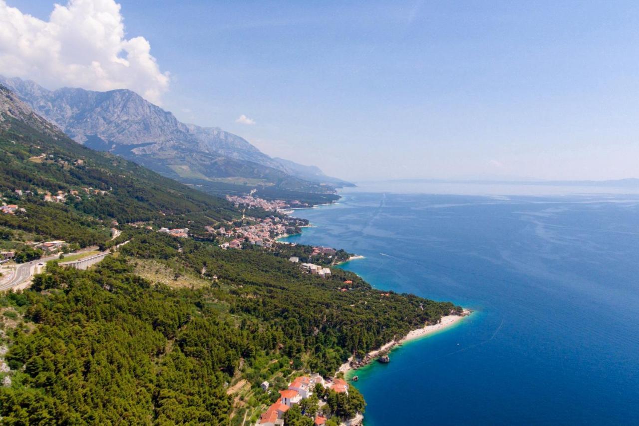 Apartments With A Parking Space Brela, Makarska - 6043 Dış mekan fotoğraf