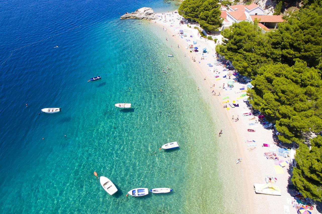 Apartments With A Parking Space Brela, Makarska - 6043 Dış mekan fotoğraf