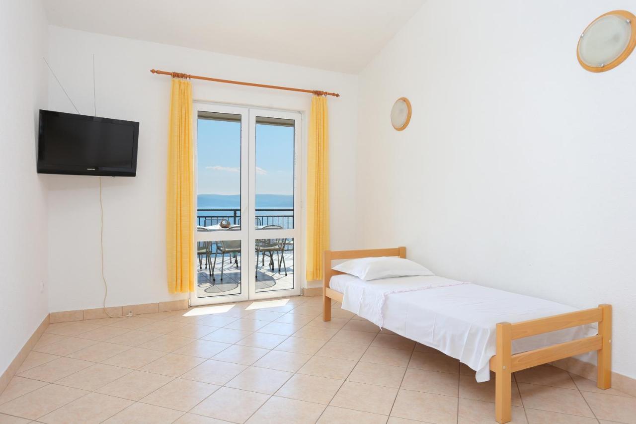 Apartments With A Parking Space Brela, Makarska - 6043 Dış mekan fotoğraf
